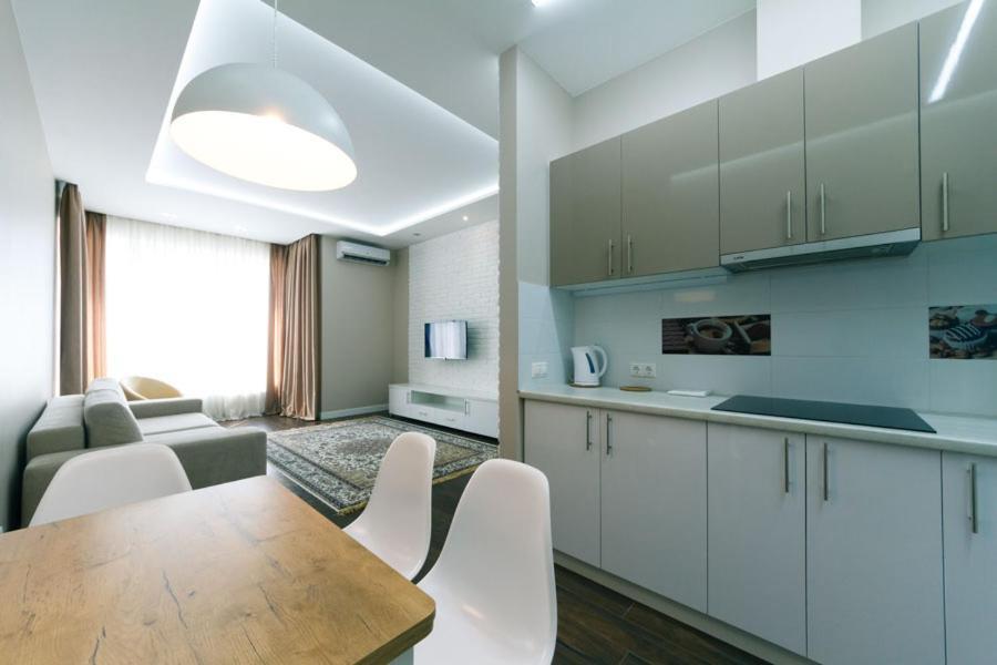 Квартира На Улице Деловая Kiew Exterior foto